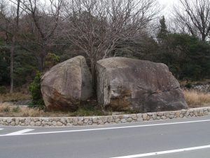 祟りの岩
