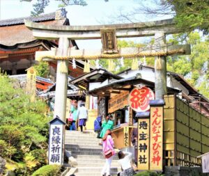 地主神社