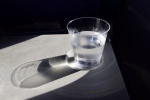 コップ1杯の水イメージ